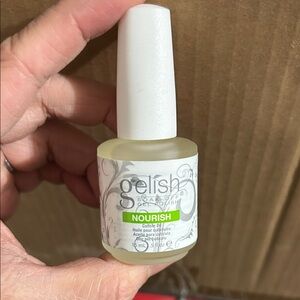 Gelish Nourish Cuticle Oil. Citrus Scent. Daily use for cuticle treatment.